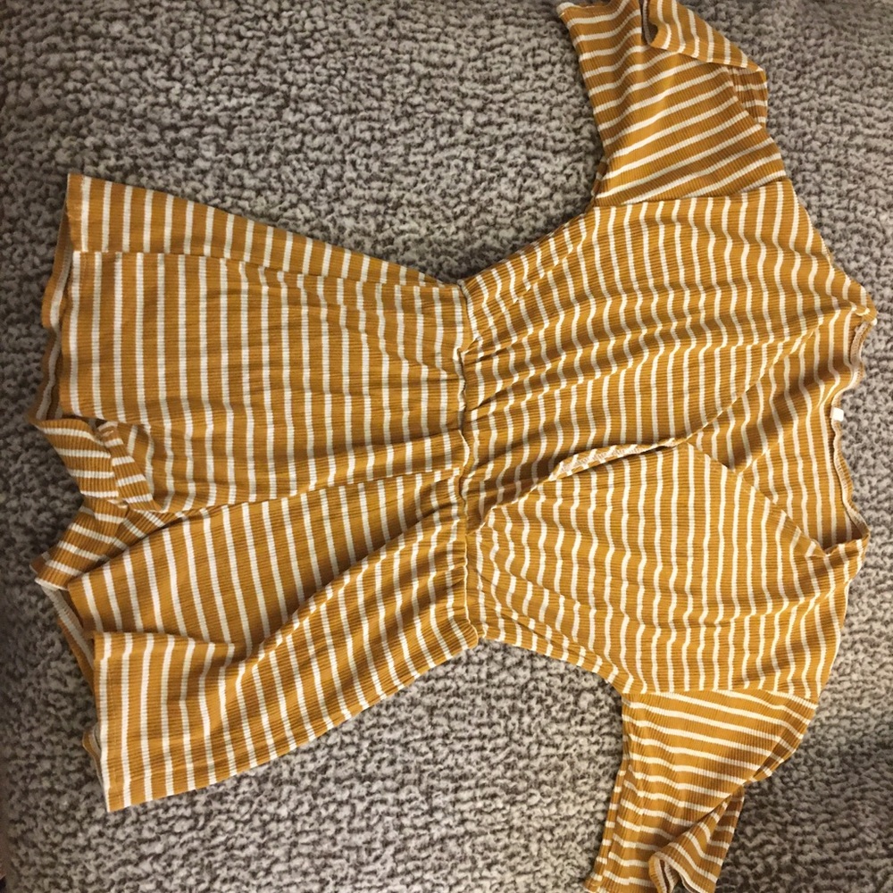☀️Yellow and white striped romper☀️